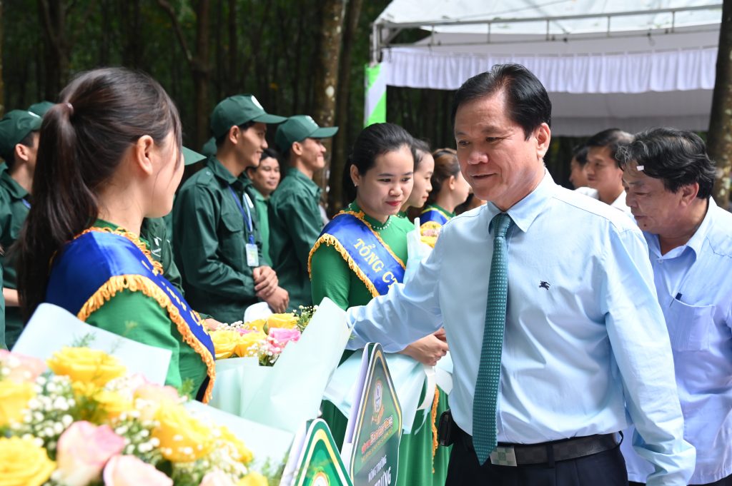 Sôi nổi “mùa vàng” Cao su Đồng Nai